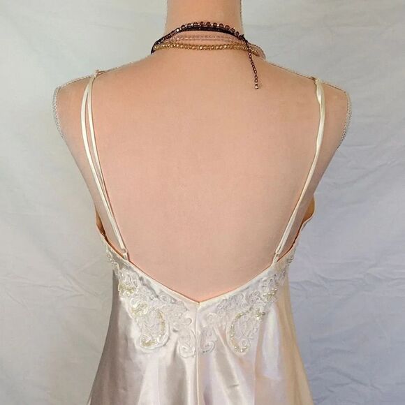 Victoria's Secret 1999 White Satin Pearl Sequin Applique Short Bridal Slip Small - Picture 16 of 17